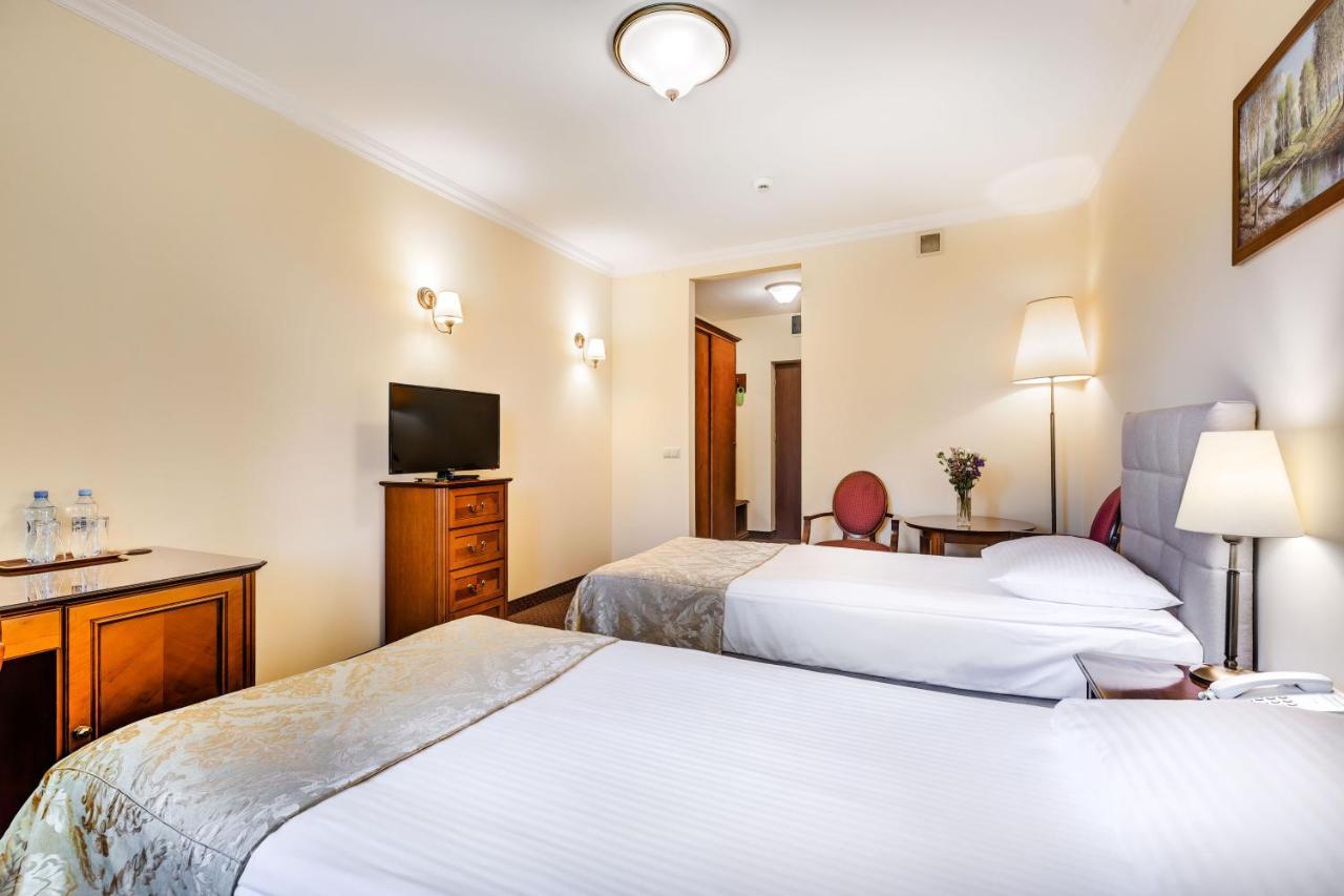Hotel Pan Tadeusz سيروتك المظهر الخارجي الصورة